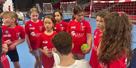 Powiększ grafikę: uczniowie-klasy-3b-wzieli-dzis-udzial-w-mikolajkowym-turnieju-pilki-recznej-1x1-w-ergo-arenie-665421.jpg