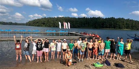 Powiększ grafikę: uczniowie-klasy-5a-i-5c-spedzili-niezapomniane-chwile-w-osrodku-kulka-na-mazurach-638545.jpg
