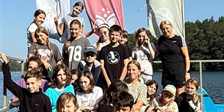 Powiększ grafikę: uczniowie-klasy-5a-i-5c-spedzili-niezapomniane-chwile-w-osrodku-kulka-na-mazurach-638559.jpg
