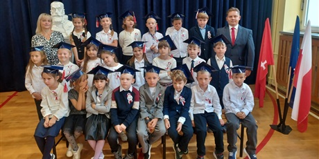 Powiększ grafikę: uroczyste-pasowanie-na-ucznia-644179.jpg