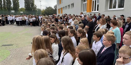 Powiększ grafikę: uroczyste-rozpoczecie-roku-szkolnego-2025-2026-637130.jpg