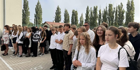 Powiększ grafikę: uroczyste-rozpoczecie-roku-szkolnego-2025-2026-637131.jpg