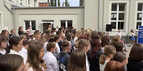 Powiększ grafikę: uroczyste-rozpoczecie-roku-szkolnego-2025-2026-637132.jpg