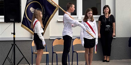Powiększ grafikę: uroczyste-rozpoczecie-roku-szkolnego-2025-2026-637134.jpg