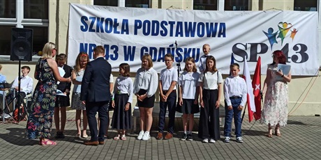 Powiększ grafikę: uroczyste-zakonczenie-roku-szkolnego-2023-2024-547215.jpg