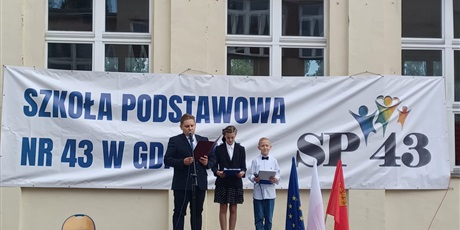 Powiększ grafikę: uroczyste-zakonczenie-roku-szkolnego-2023-2024-547217.jpg