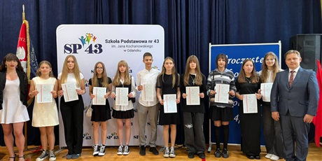 Powiększ grafikę: uroczyste-zakonczenie-roku-szkolnego-2024-2025-635567.jpg