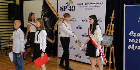 Powiększ grafikę: uroczyste-zakonczenie-roku-szkolnego-2024-2025-635579.jpg