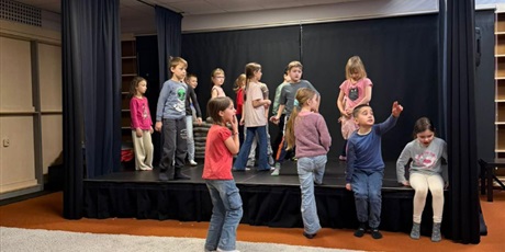 Powiększ grafikę: w-dniu-dzisiejszym-klasa-1b-677146.jpg