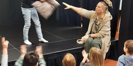 Powiększ grafikę: w-dniu-dzisiejszym-klasa-1b-677149.jpg