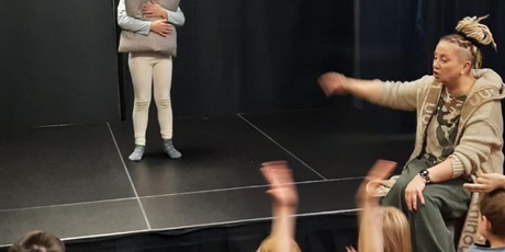 Powiększ grafikę: w-dniu-dzisiejszym-klasa-1b-677151.jpg