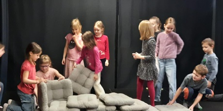 Powiększ grafikę: w-dniu-dzisiejszym-klasa-1b-677154.jpg