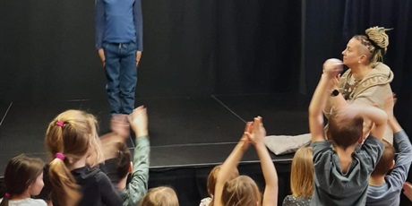 Powiększ grafikę: w-dniu-dzisiejszym-klasa-1b-677156.jpg