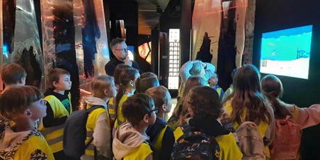 Powiększ grafikę: w-dniu-dzisiejszym-klasa-3b-odwiedzila-muzeum-bursztynu-611305.jpg