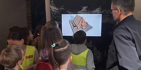 Powiększ grafikę: w-dniu-dzisiejszym-klasa-3b-odwiedzila-muzeum-bursztynu-611306.jpg