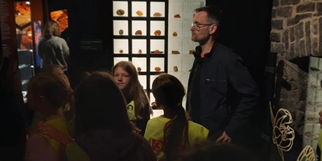 Powiększ grafikę: w-dniu-dzisiejszym-klasa-3b-odwiedzila-muzeum-bursztynu-611313.jpg