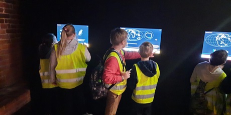 Powiększ grafikę: w-dniu-dzisiejszym-klasa-3b-odwiedzila-muzeum-bursztynu-611315.jpg