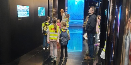 Powiększ grafikę: w-dniu-dzisiejszym-klasa-3b-odwiedzila-muzeum-bursztynu-611330.jpg