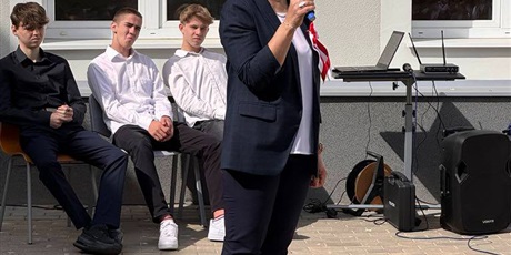 Powiększ grafikę: w-dniu-dzisiejszym-odbyl-sie-apel-zwiazany-z-obchodami-swiat-majowych-613195.jpg