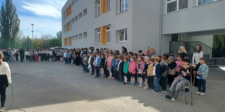Powiększ grafikę: w-dniu-dzisiejszym-odbyl-sie-apel-zwiazany-z-obchodami-swiat-majowych-613196.jpg
