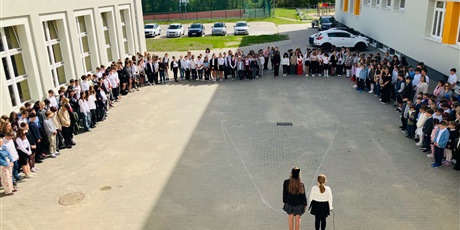 W dniu dzisiejszym odbył się apel związany z obchodami Świąt Majowych.