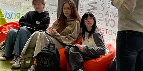 Powiększ grafikę: w-dniu-dzisiejszym-uczniowie-kl-8-613216.jpg
