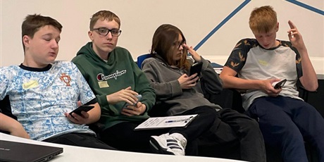 Powiększ grafikę: w-dniu-dzisiejszym-uczniowie-kl-8-613222.jpg