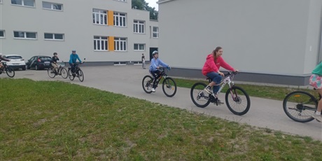 Powiększ grafikę: w-dniu-dzisiejszym-w-naszej-szkole-odbyly-sie-wyjatkowe-zajecia-poswiecone-bezpieczenstwu-i-umiejetnosciom-rowerowym-w-ktorych-udzial-wziela-klasa-va-635346.jpg