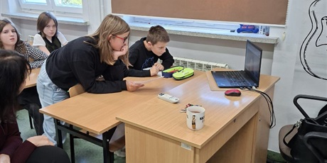 Powiększ grafikę: w-poniedzialek-odbyly-sie-warsztaty-z-jezyka-angielskiego-dla-klasy-5c-650699.jpg