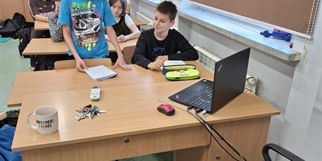 Powiększ grafikę: w-poniedzialek-odbyly-sie-warsztaty-z-jezyka-angielskiego-dla-klasy-5c-650702.jpg