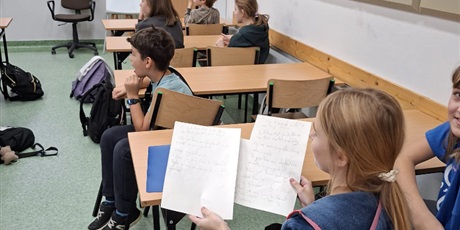 Powiększ grafikę: w-poniedzialek-odbyly-sie-warsztaty-z-jezyka-angielskiego-dla-klasy-5c-650703.jpg