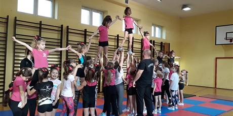 Powiększ grafikę: warsztaty-cheerleaders-24809.jpg