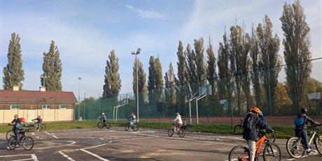 Powiększ grafikę: wczoraj-odbyly-sie-warsztaty-rowerowe-650684.jpg