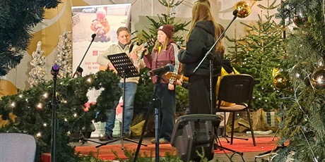 Powiększ grafikę: wczoraj-uczestniczylismy-w-koncercie-na-targu-weglowym-664973.jpg