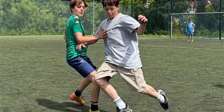 Powiększ grafikę: we-wtorek-i-srode-odbyly-sie-mistrzostwa-sp43-w-pilce-noznej-635415.jpg