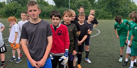 Powiększ grafikę: we-wtorek-i-srode-odbyly-sie-mistrzostwa-sp43-w-pilce-noznej-635433.jpg