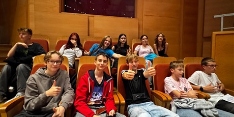 Powiększ grafikę: we-wtorek-klasy-3a-i-7b-648445.jpg