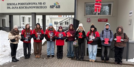 Powiększ grafikę: wolontariuszom-sp43-podczas-34-finalu-wielkiej-orkiestry-swiatecznej-pomocy-671431.jpg