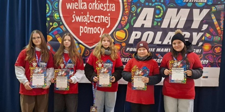 Powiększ grafikę: wolontariuszom-sp43-podczas-34-finalu-wielkiej-orkiestry-swiatecznej-pomocy-671432.jpg