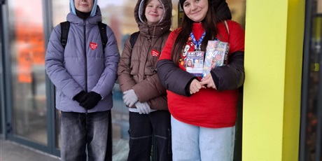 Powiększ grafikę: wolontariuszom-sp43-podczas-34-finalu-wielkiej-orkiestry-swiatecznej-pomocy-671433.jpg