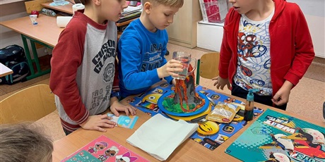 Powiększ grafikę: wybuchowe-zajecia-na-kole-przyrodniczym-665167.jpg