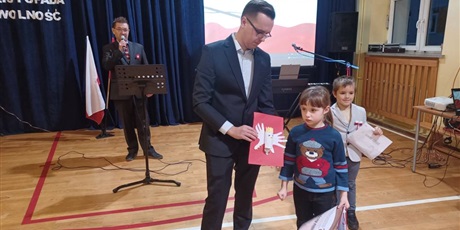 Powiększ grafikę: z-okazji-swieta-niepodleglosci-655642.jpg