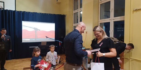 Powiększ grafikę: z-okazji-swieta-niepodleglosci-655648.jpg