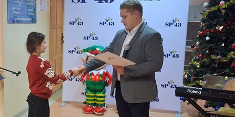 Powiększ grafikę: za-nami-kolejna-edycja-konkursu-piosenki-zimowej-i-swiatecznej-666601.jpg