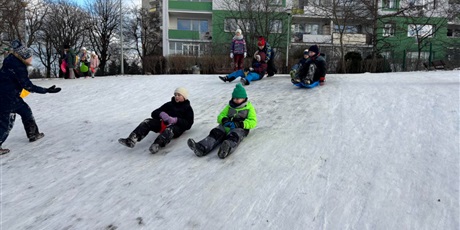 Powiększ grafikę: zabawy-na-sniegu-klasy-3b-671359.jpg