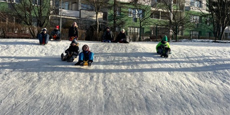 Powiększ grafikę: zabawy-na-sniegu-klasy-3b-671360.jpg