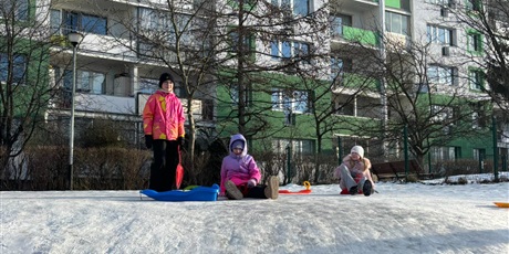 Powiększ grafikę: zabawy-na-sniegu-klasy-3b-671361.jpg
