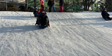 Powiększ grafikę: zabawy-na-sniegu-klasy-3b-671364.jpg