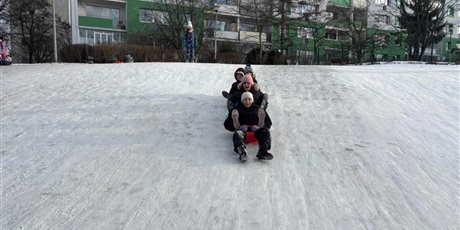 Powiększ grafikę: zabawy-na-sniegu-klasy-3b-671365.jpg