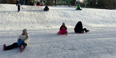 Powiększ grafikę: zabawy-na-sniegu-klasy-3b-671366.jpg